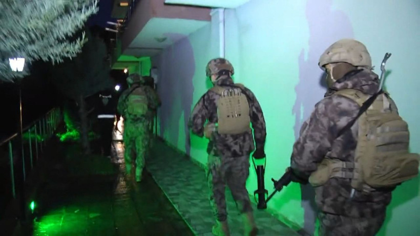 Eş zamanlı fuhuş operasyonu: 12 kadın kurtarıldı, 9 şüpheli yakalandı - Resim: 1