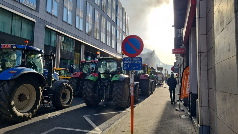 Avrupa Parlamentosu’nun önü savaş alanına döndü! - Resim: 1