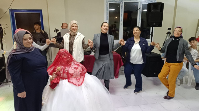 Zihinsel engelli genç kızın gelinlik hayali gerçek oldu - Resim: 2