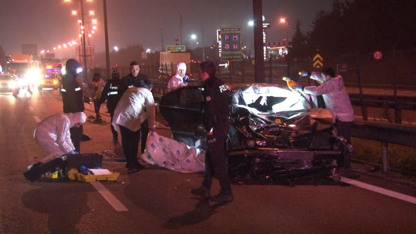 İstanbul'da feci kaza! Otoyolda karşıdan karşıya geçmeye çalışan 4'ü aynı aileden 5 kişi öldü - Resim: 2