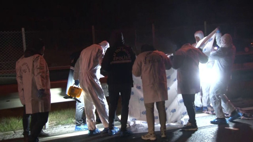 İstanbul'da feci kaza! Otoyolda karşıdan karşıya geçmeye çalışan 4'ü aynı aileden 5 kişi öldü - Resim: 3