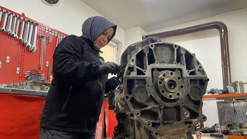 "Sanayide kadın mı çalışır" diyenlere inat, erkek ustalara taş çıkarıyor! - Resim: 1