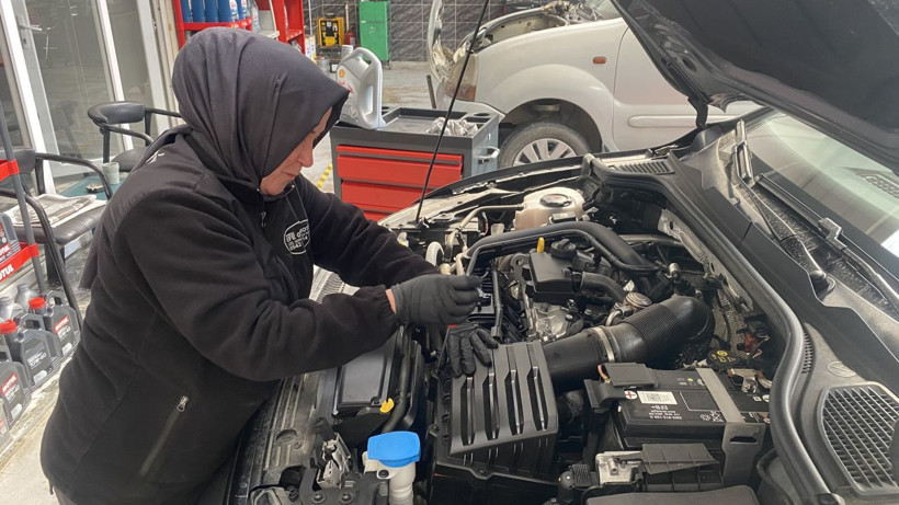 "Sanayide kadın mı çalışır" diyenlere inat, erkek ustalara taş çıkarıyor! - Resim: 2