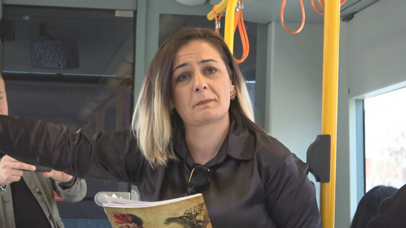 Seyit Onbaşı sırtındaki top mermisi ile metroya bindi metroda yolcuların tepkisi böyle oldu - Resim: 3