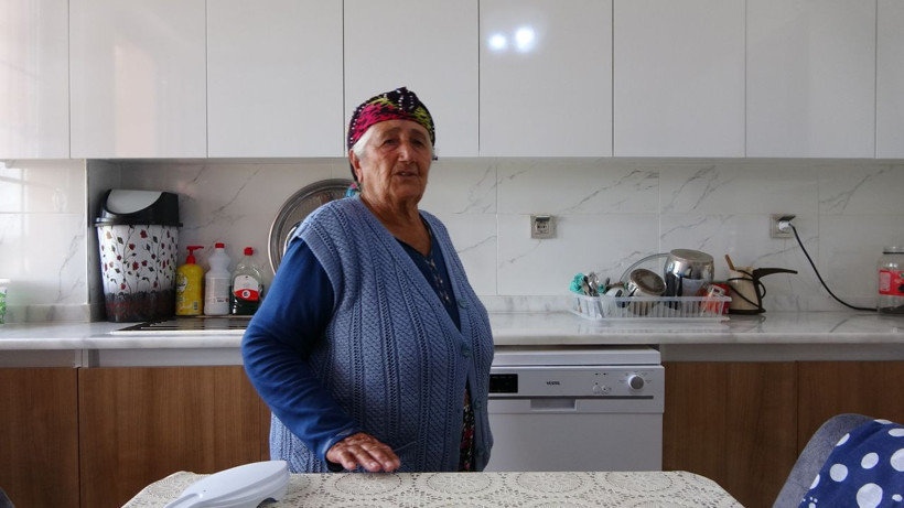 Depremin merkezinde depremzedeler evlerine yerleşiyor! - Resim: 3