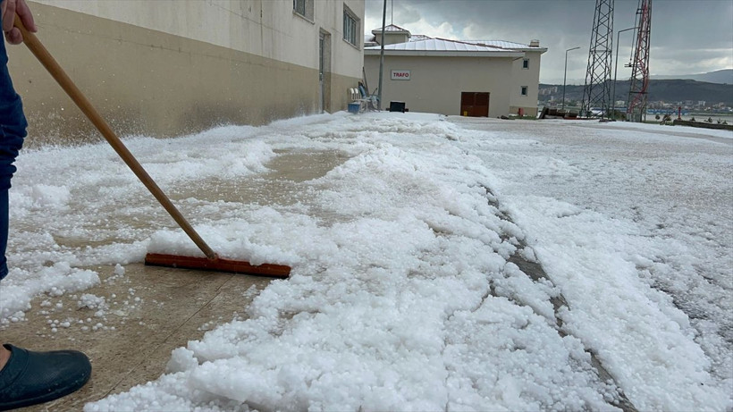 Kars'ta ceviz büyüklüğünde dolu yağdı, vatandaşlar zor anlar yaşadı - Resim: 3