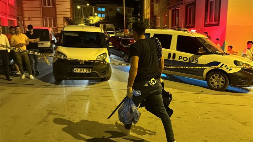 Kütahya'da evlat vahşeti! Annesini ve üvey babasını öldürdü, emniyette suçunu itiraf etti: Cinsel sapkınlık iddiası... - Resim: 1