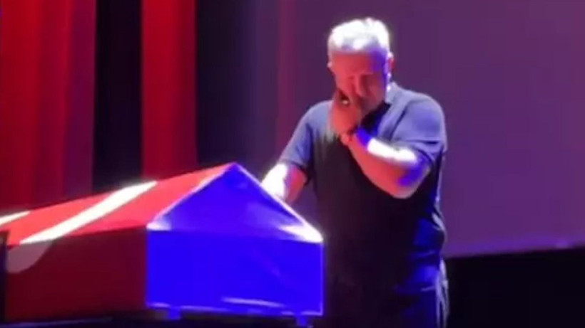 Kenan Işık'a veda! Atatürk Kültür Merkezi'nde tören düzenlendi, tabutun başındaki o kişi merak edildi... - Resim: 4