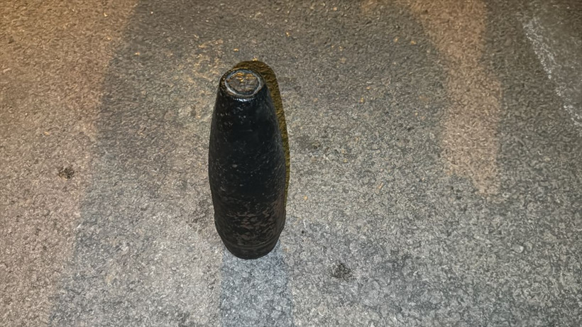 Evlat, babasını ihbar etti! Eve gelen ekipler bile inanamadı: Birinci Dünya Savaşı'ndan kalma top mermisi bulundu - Resim: 3