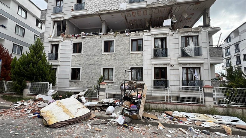 Kocaeli'de doğal gaz patladı ortalık savaş alanına döndü! Yaralılar var - Resim: 4