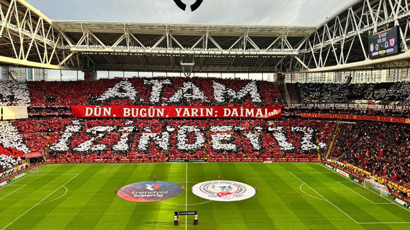Galatasaray-Samsunspor maçında yapılan 10 Kasım koreografisi gündem oldu - Resim: 4