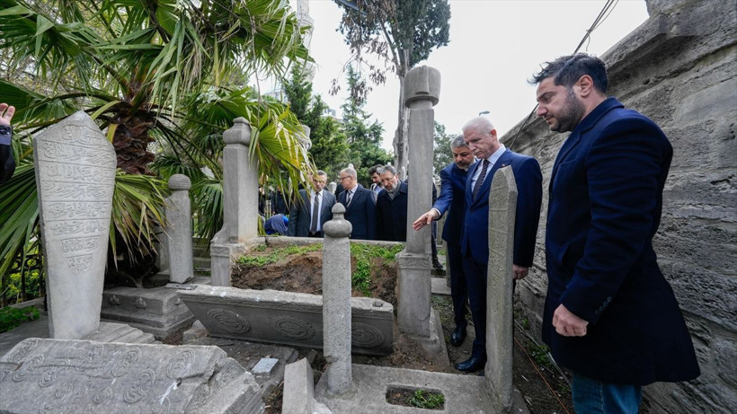 Vali Gül'den İmamoğlu protestolarında zarar gören Şehzadebaşı Camisi'ne inceleme - Resim: 1