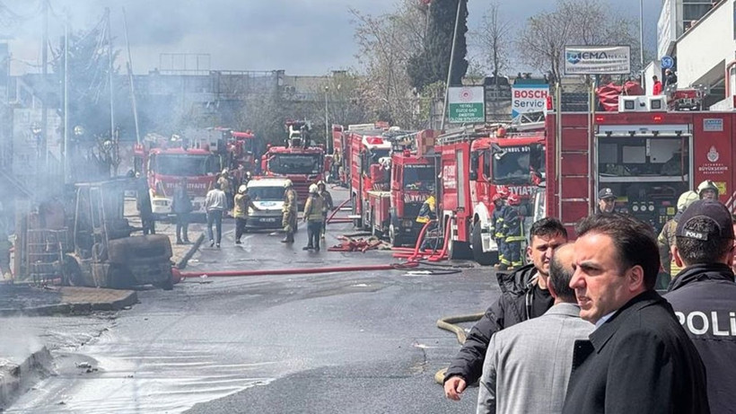 Kimya deposunda büyük yangın! Patlamada otomobiller küle döndü - Resim: 2