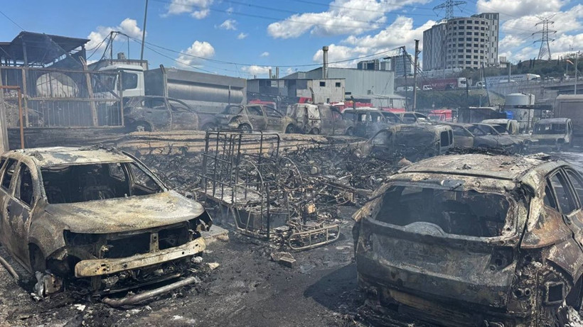 Kimya deposunda büyük yangın! Patlamada otomobiller küle döndü - Resim: 4