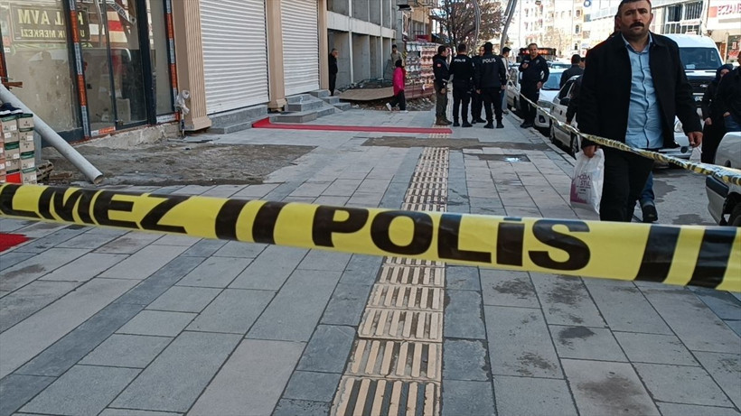 Van'da iş yerine silahlı saldırı! Ölü ve yaralılar var - Resim: 3
