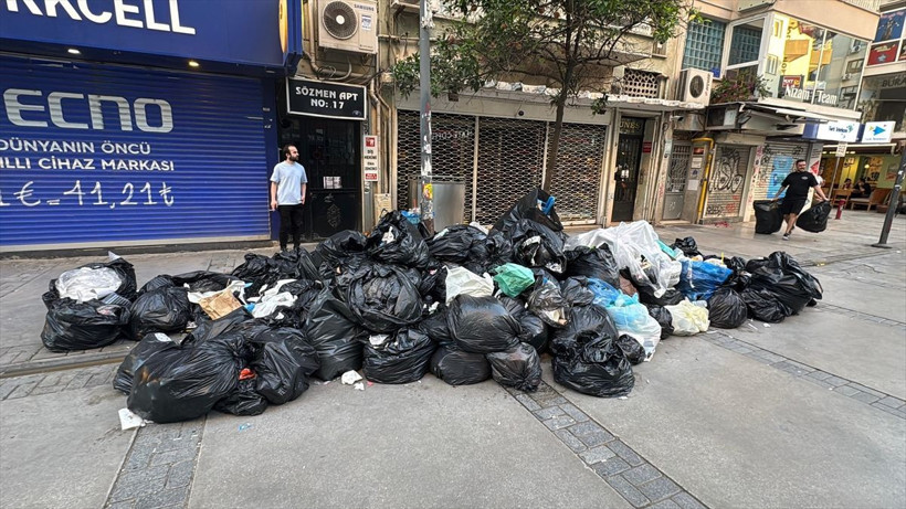 "Pislik ve rezillik" diyerek tepki gösterdiler! İzmir'de çöp dağları oluştu, koku ise dayanılmaz boyutta... - Resim: 4