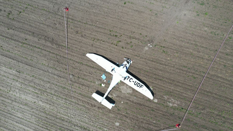 Bilecik'te eğitim uçağı tarlaya zorunlu iniş yapınca bakın ne hale geldi - Resim: 2