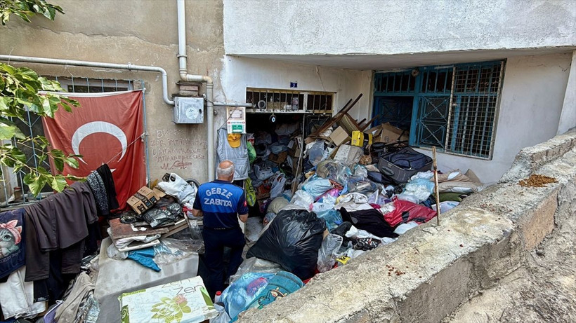 Dubleks daireden kamyonlar dolusu çıktı! Şoke eden görüntü - Resim: 2