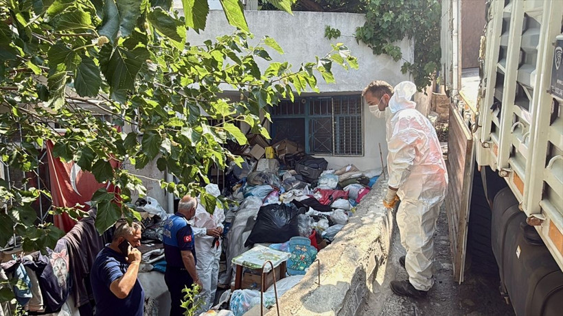 Dubleks daireden kamyonlar dolusu çıktı! Şoke eden görüntü - Resim: 3