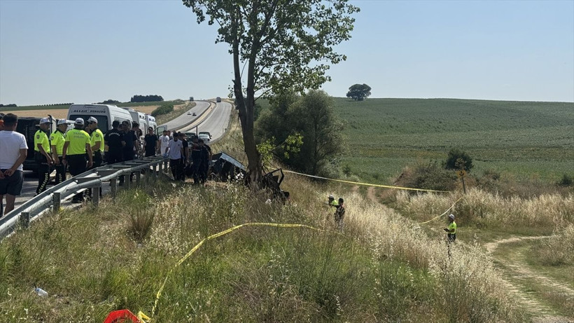 Edirne'de otomobil ağaca çarptı, 5 kişi hayatını kaybetti! - Resim: 2