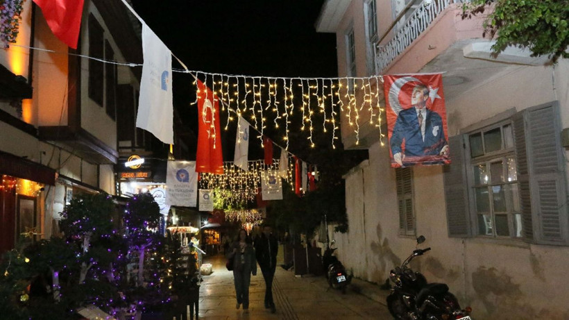 Tatil kentlerini solladı! Gündüz 82 nüfuslu mahalle gece 10 bine çıkıyor! - Resim: 4