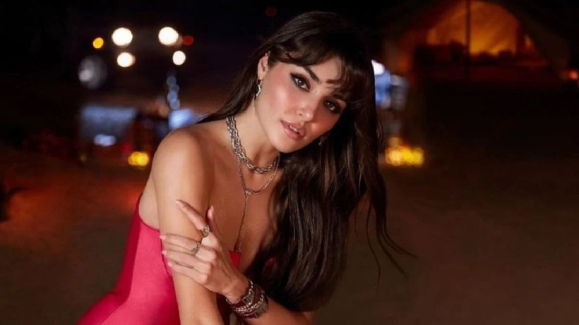 Hande Erçel ünlü akını yaşanan düğüne katıldı! Horon performansı geceye renk kattı! - Resim: 4