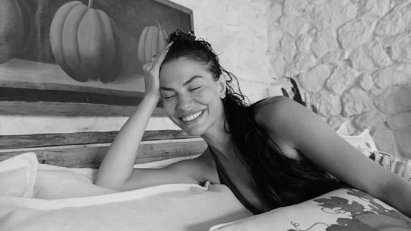 Demet Özdemir'den ses getiren kareler! Renkli pozlarına yorum yağdı... - Resim: 2