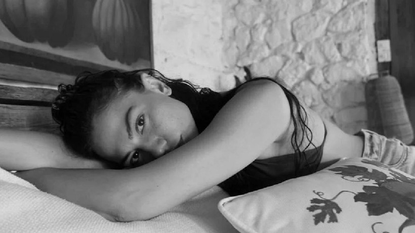 Demet Özdemir'den ses getiren kareler! Renkli pozlarına yorum yağdı... - Resim: 4