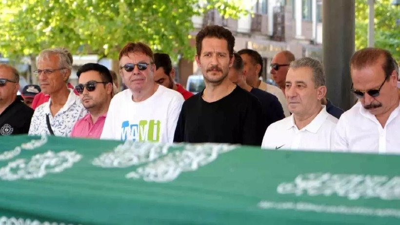 Ünlü oyuncu Uraz Kaygularoğlu doğum gününde dede acısı yaşadı... - Resim: 3