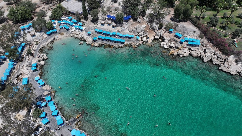 Denizin ortasındaki havuz! Yapraklı Koy hem tuzlu hem tatlı tatilcilerin gözdesi - Resim: 1