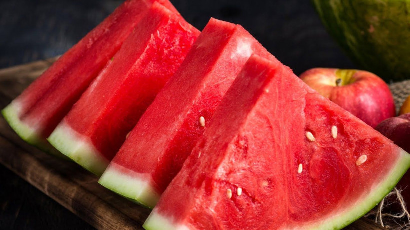 Yaz aylarının vazgeçilmez meyvesi karpuzun bu faydası hiç bilinmiyordu! Cilt üzerindeki etkisine inanamayacaksınız... - Resim: 2