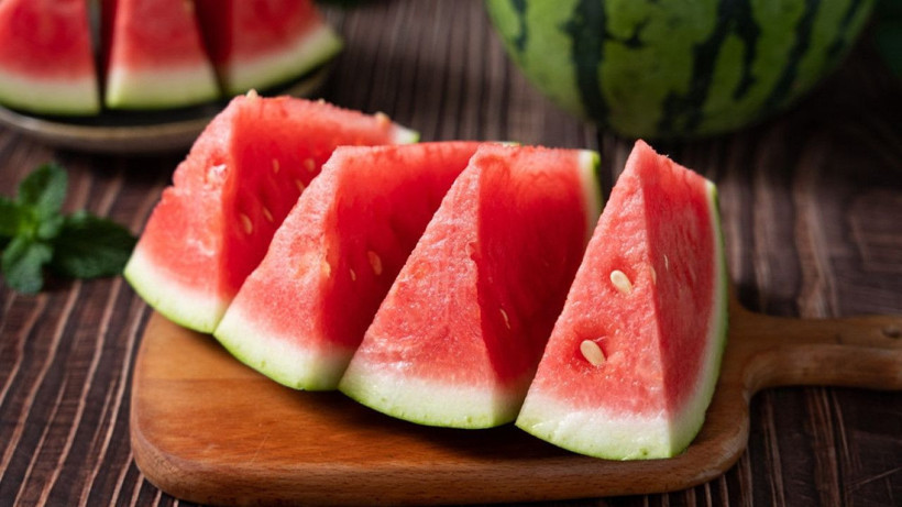 Yaz aylarının vazgeçilmez meyvesi karpuzun bu faydası hiç bilinmiyordu! Cilt üzerindeki etkisine inanamayacaksınız... - Resim: 1