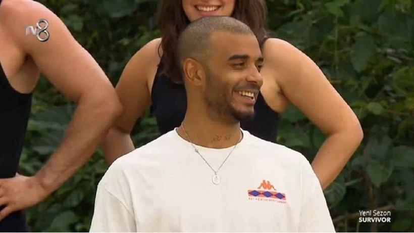 Yasak aşk iddialarını yalanlamışlardı! Survivor Efecan Dianzenza ve Yağmur Banda el ele görüntülendi... - Resim: 2