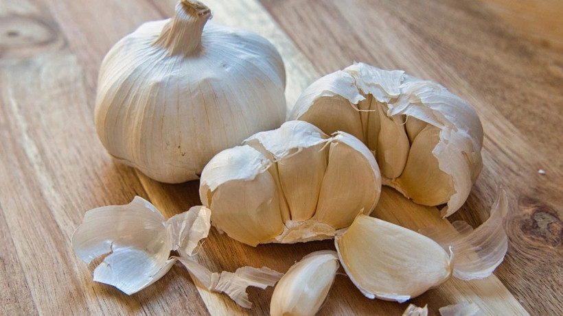 Faydasını bilseydiniz asla atmazdınız! İşte sarımsak kabuğunun mucize etkisi - Resim: 1