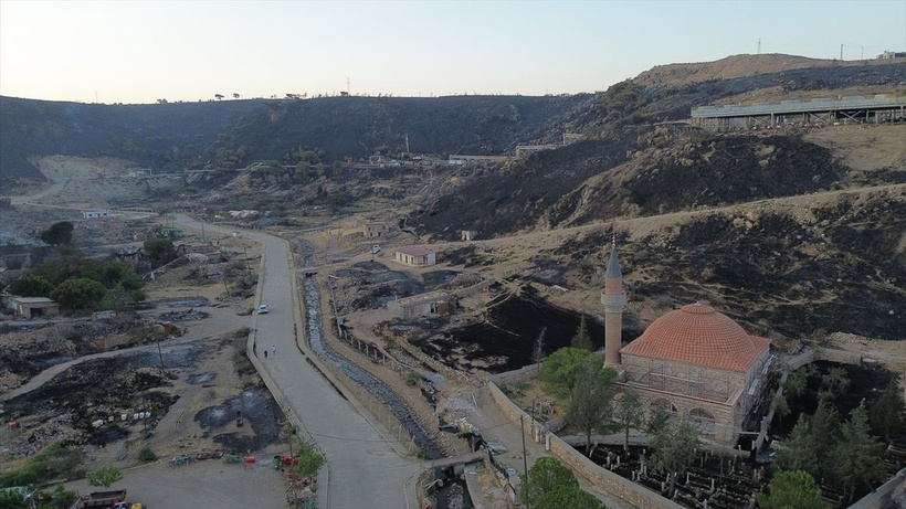 Alevler köyün yarısını yuttu mezarlığa ve bir oraya dokunmadı - Resim: 4