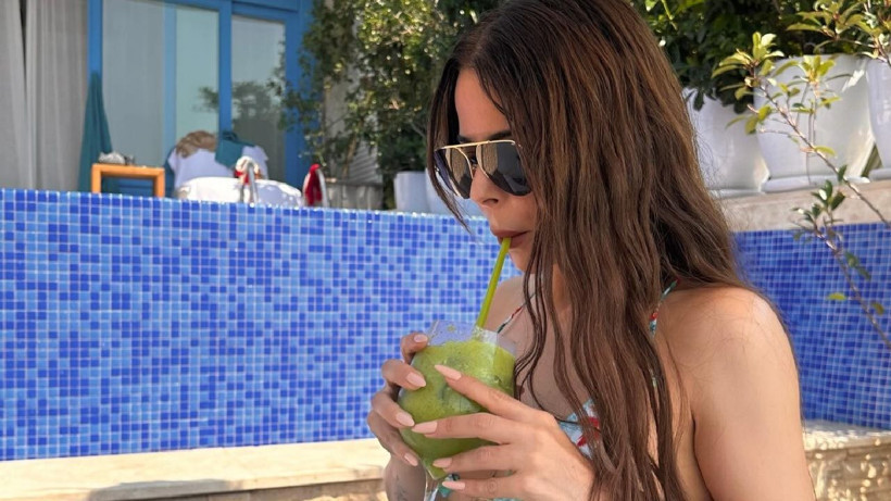 Şarkıcı Simge Sağın tatil sezonunu açtı! Küçük gelen bikinisi ile alay etti... - Resim: 4