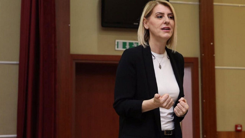 Sevda Türküsev Z kuşağına verdi veriştirdi! - Resim: 2