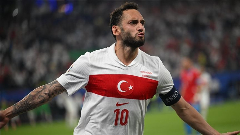 Hakan Çalhanoğlu 'Nezaketen görüştüm' diyerek hayalindeki takımı açıkladı - Resim: 2