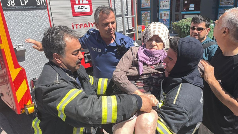 Kayseri'de 14 katlı apartmanda yangın! 4'ü çocuk 8 kişi hastanelik oldu - Resim: 2