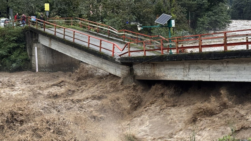 Rize'de sağanak alarmı! Köprü çöktü, Ayder Yaylası'nın yolu kapandı - Resim: 3