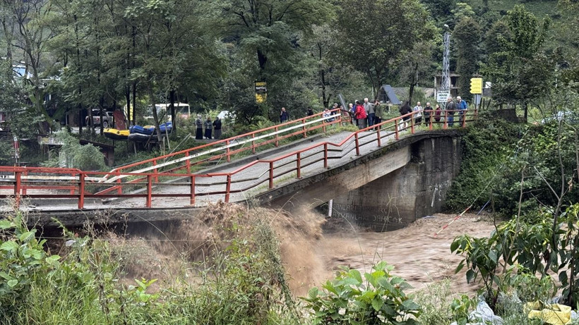 Rize'de sağanak alarmı! Köprü çöktü, Ayder Yaylası'nın yolu kapandı - Resim: 1