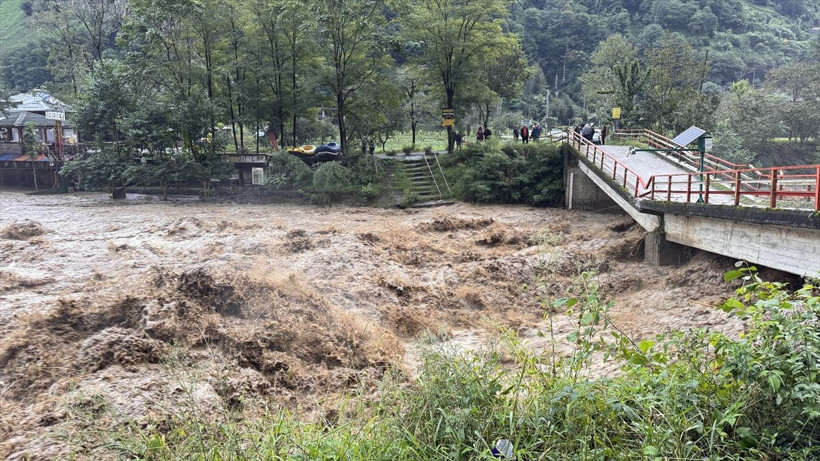 Rize'de sağanak alarmı! Köprü çöktü, Ayder Yaylası'nın yolu kapandı - Resim: 2