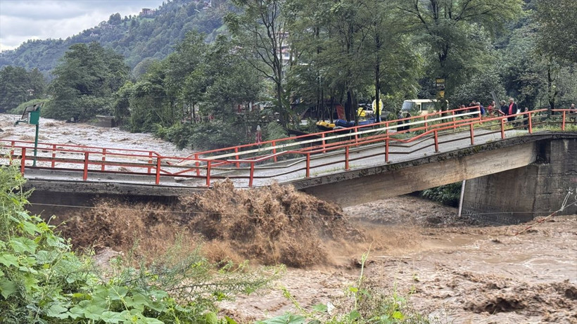 Rize'de sağanak alarmı! Köprü çöktü, Ayder Yaylası'nın yolu kapandı - Resim: 4