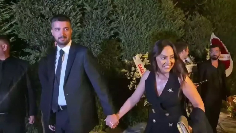 Şarkıcı Ebru Gündeş makyajsız görüntülendi! Sessiz haline eleştiri yağdı... - Resim: 2