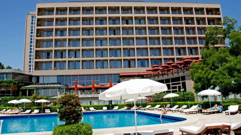 Cem Yılmaz stajer Uğur Dündar cankurtarandı! Özbek sahibi Çınar'ı yıktı - Resim: 1