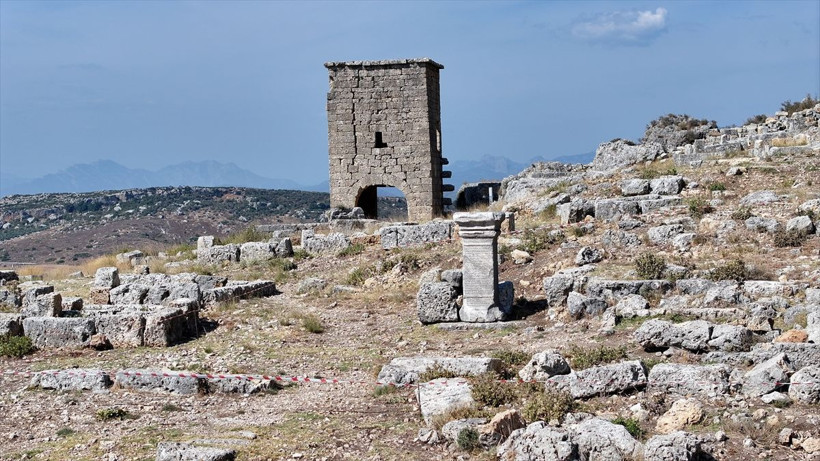 Antalya'da "Romalı kadın hayırsever Menodora"nın mezarı tespit edildi - Resim: 1