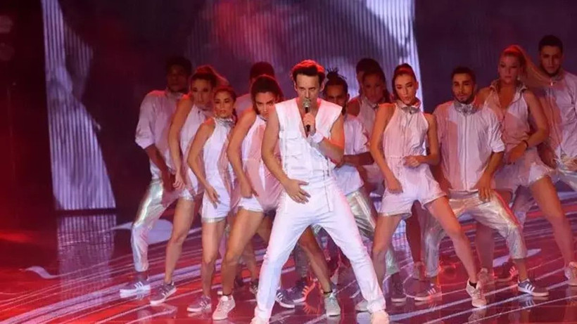 Şarkıcı Edis'e izleyicilerden ve ünlülerden tepki! "Evlatlarımıza kötü örnek oluyor" - Resim: 1