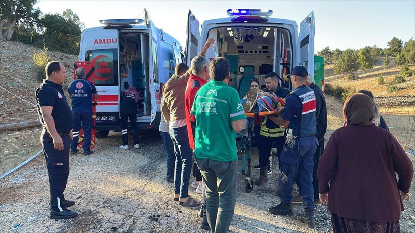 Mersin'de işçileri taşıyan minibüs kaza yaptı: 5 kişi hayatını kaybetti, çok sayıda yaralı var - Resim: 1