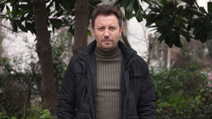 Tolga Güleç sahnede kaza geçirdi! Oyunu acı içinde tamamladı... - Resim: 4