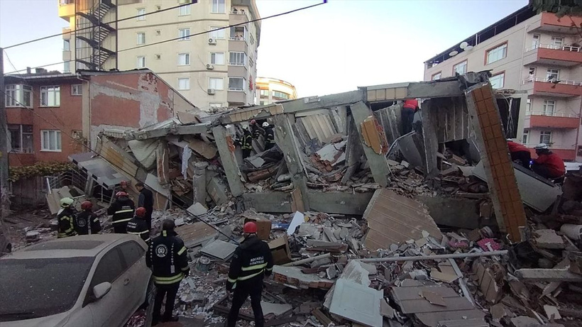 Kocaeli Gebze'de 6 Katlı Bina Çöktü 4 Gebze'de 6 katlı bir bina çöktü! Enkaz altında kalanlar var - Resim: 5